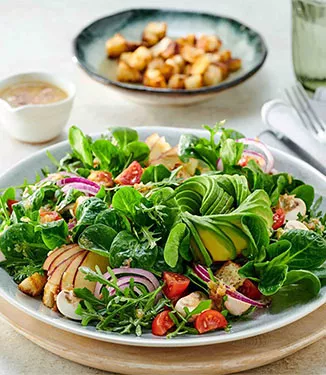 Rucola-Vogerlsalat mit Apfel-Sojasauce-Dressing