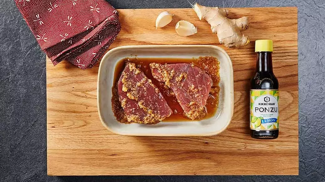 Gebratene Thunfischsteaks mit Sesamkörnern | Kikkoman Gebratene Thunfischsteaks mit Sesamkörnern | Kikkoman
