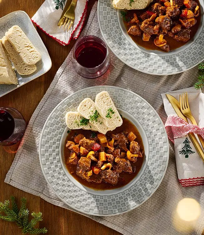 Böhmisches Hirschgulasch mit Pilzen