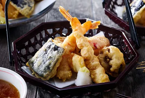 Tempura mit Meeresfrüchten und Gemüse