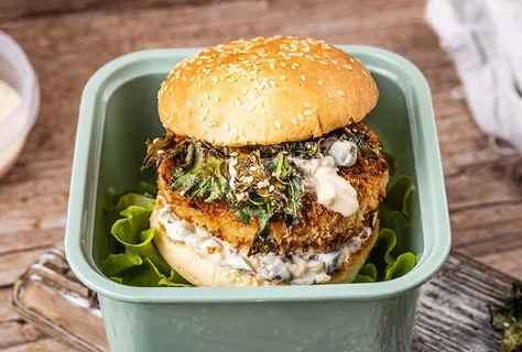 Fischburger mit Grünkohl und Joghurtsauce