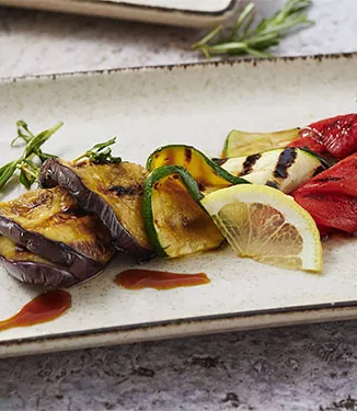 Gegrilltes Antipasti-Gemüse mit Zitronen-Sojasauce