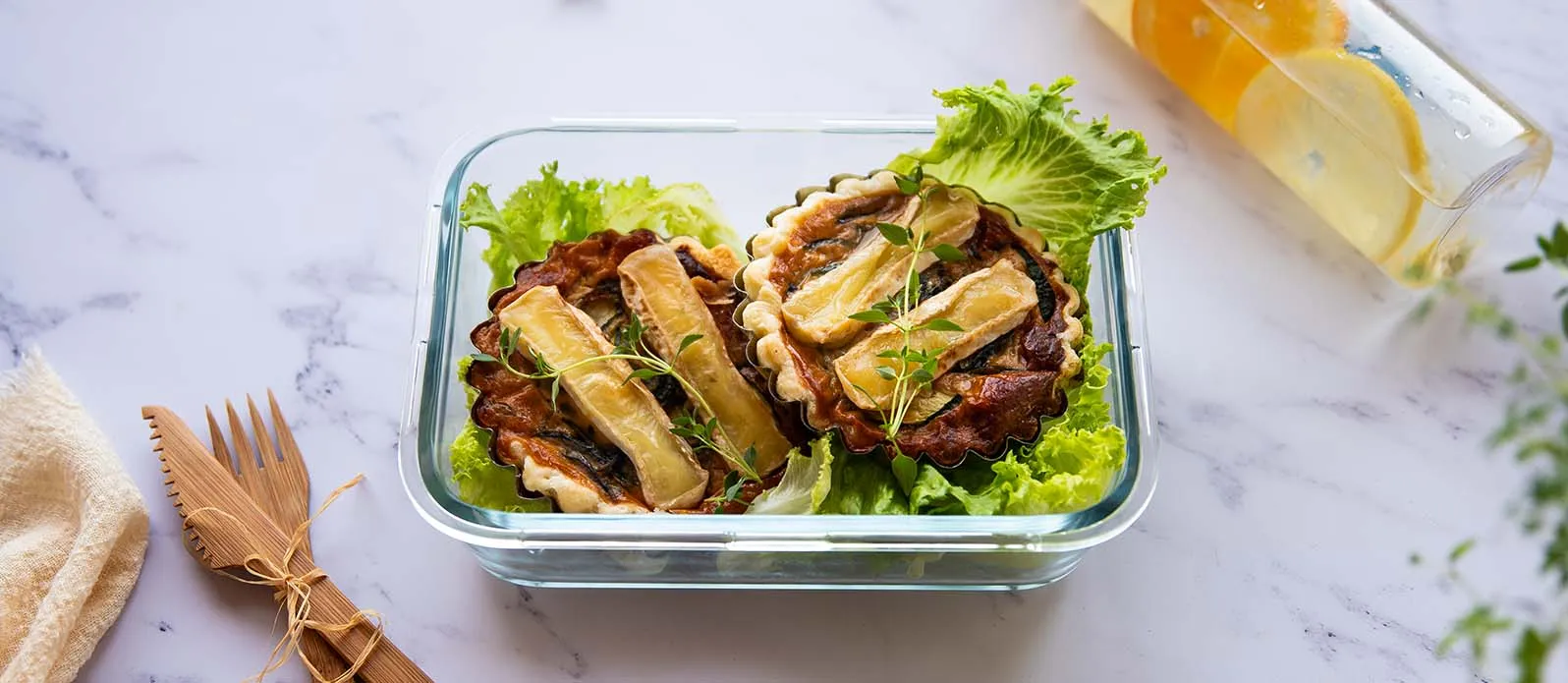 Mini-Törtchen mit Camembert und Zucchini