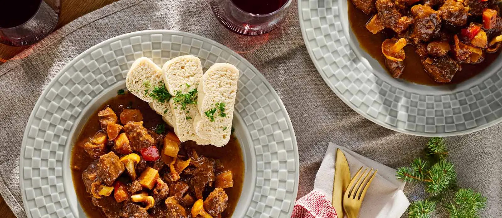 Böhmisches Hirschgulasch mit Pilzen