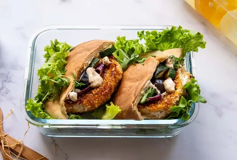 Pitabrot mit Camembert & Gemüse
