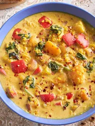 Moong Dal mit Kürbis, Mango und Kokosnuss