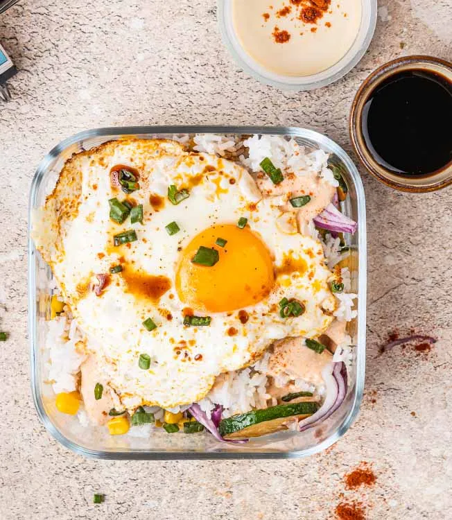 Reissalat mit Zucchini und Ei