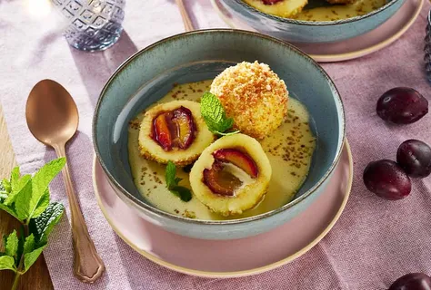 Böhmische Knödel mit Zwetschgen & Panko