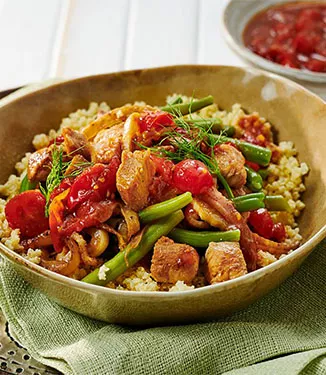 Hühner Vitality Bowl mit Hirse und Kimchi-Gemüse