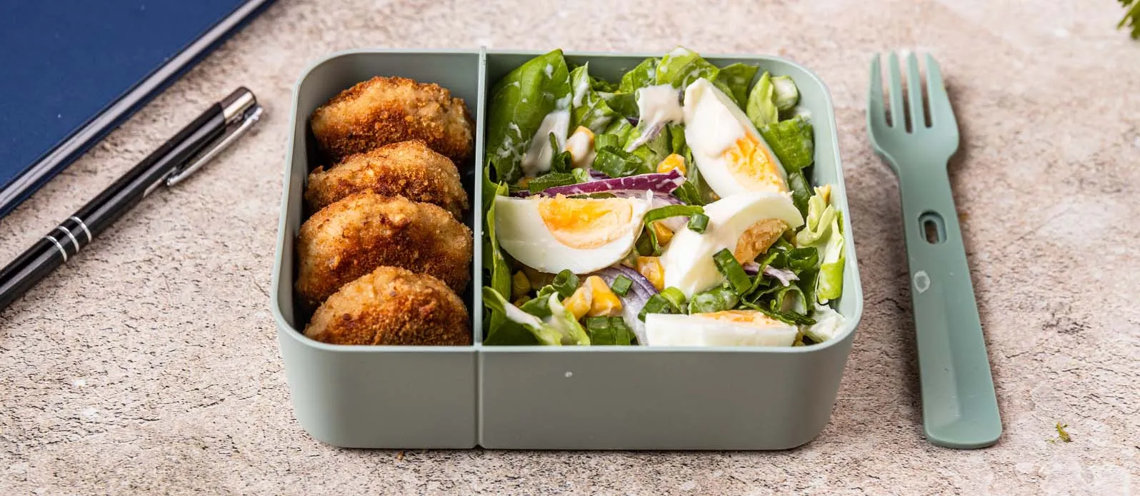Mini-Patties mit Joghurt-Dip