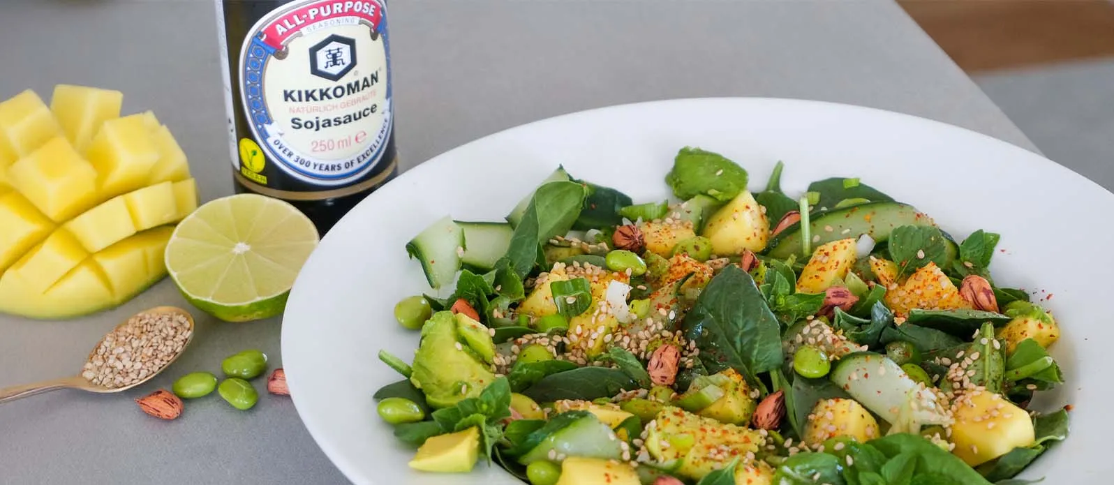 Exotischer Mango-Avocado-Salat