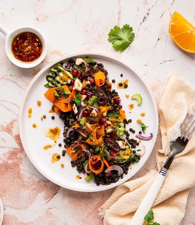 Linsensalat mit Datteln & Zitrusdressing | Kikkoman Linsensalat mit Datteln & Zitrusdressing | Kikkoman