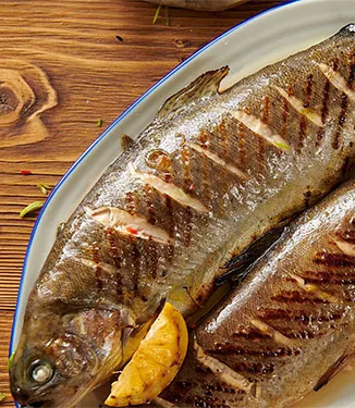 Ganze Forelle mit Ponzu Zitrone