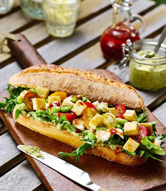 Burrata Sandwich mit Tomate & Tofu-Pesto