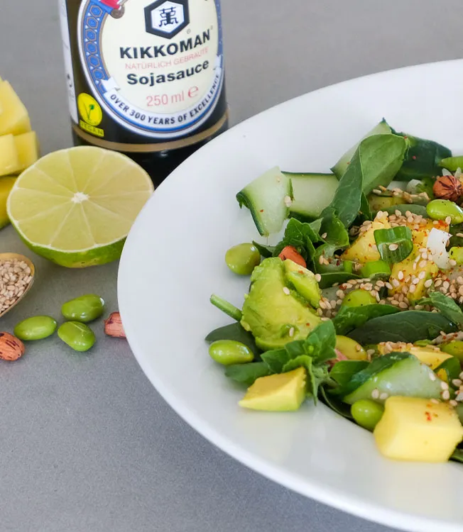 Exotischer Mango-Avocado-Salat