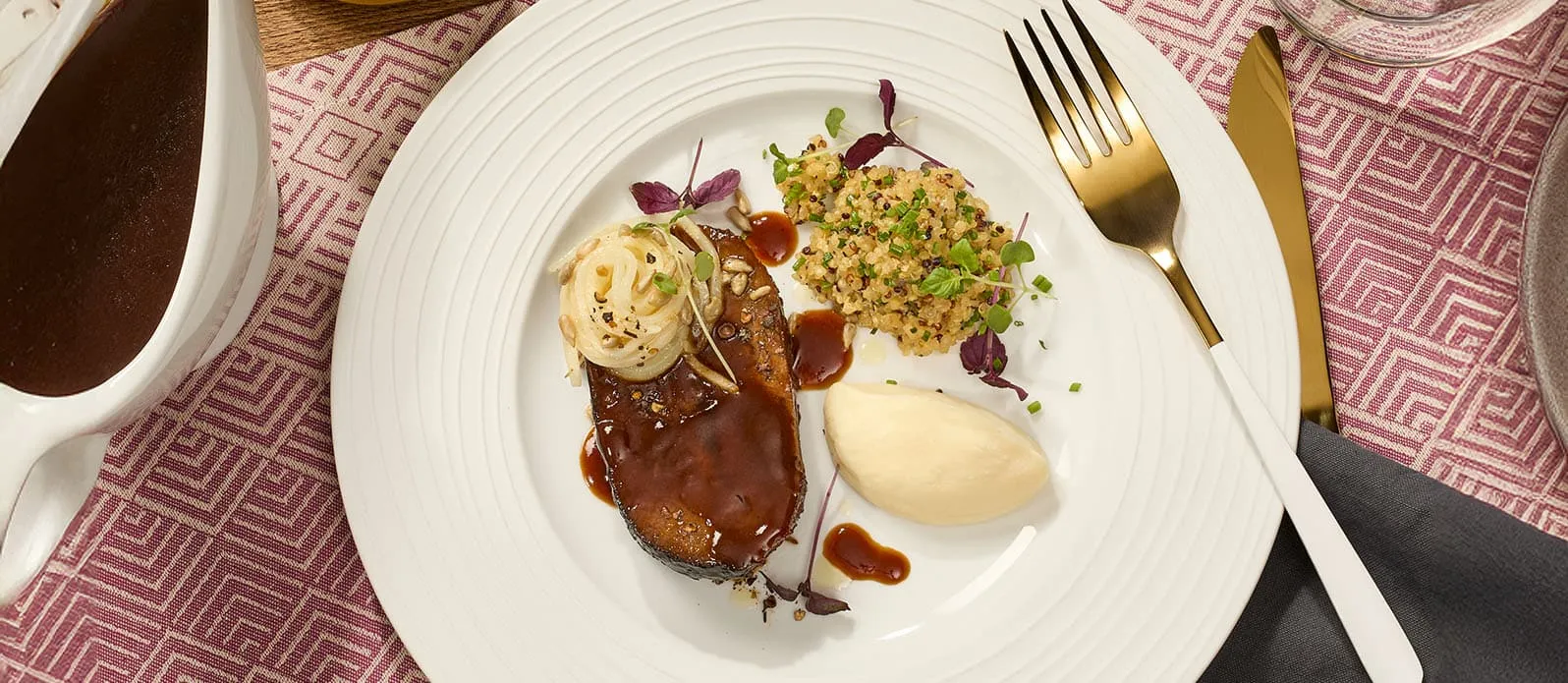 Soja-Rinderschulter mit Sellerie und Quinoa