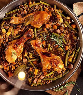 Gebratene Hühnerkeulen mit Linsenragout