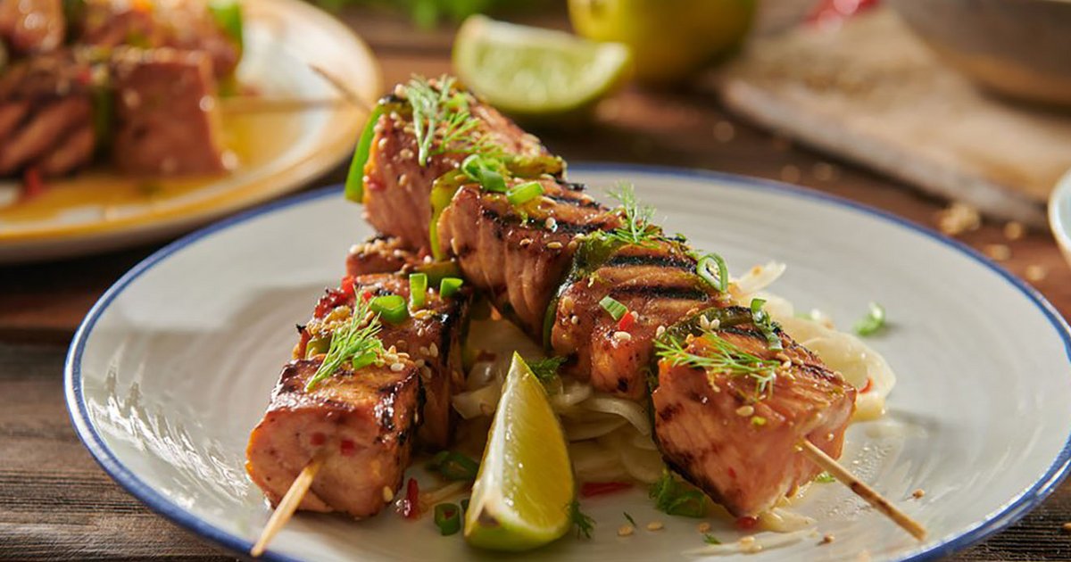 Asiatische Lachsspieße mit Paprika | Kikkoman