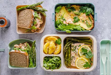 Mittagsgerichte mit Lachs und Kartoffeln