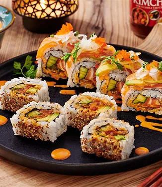 Thunfisch- und Lachs-Rolls mit Kimchi