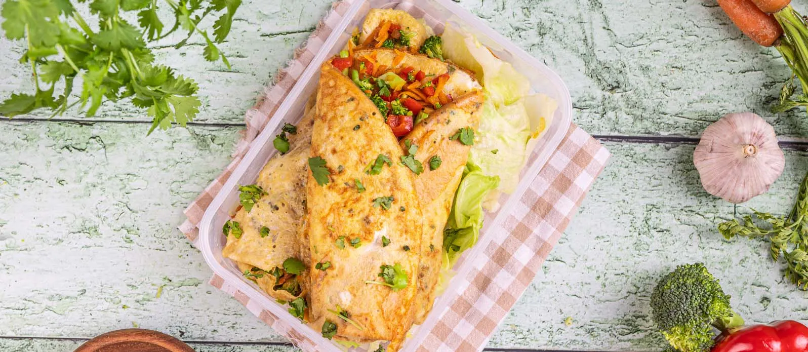 Asiatisches Omelett mit gebratenem Gemüse