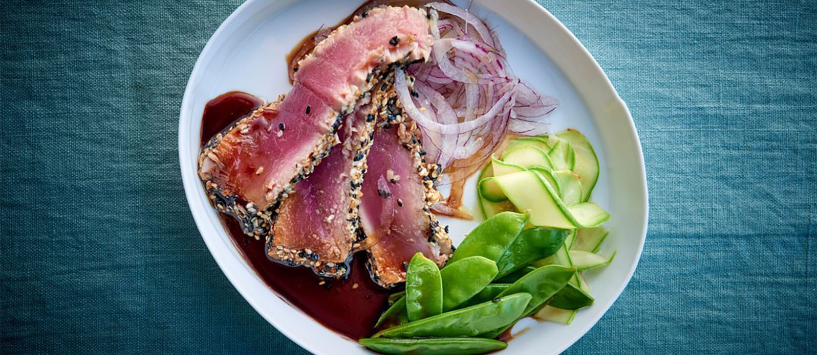 Gebratene Thunfischsteaks mit Sesamkörnern | Kikkoman Gebratene Thunfischsteaks mit Sesamkörnern | Kikkoman